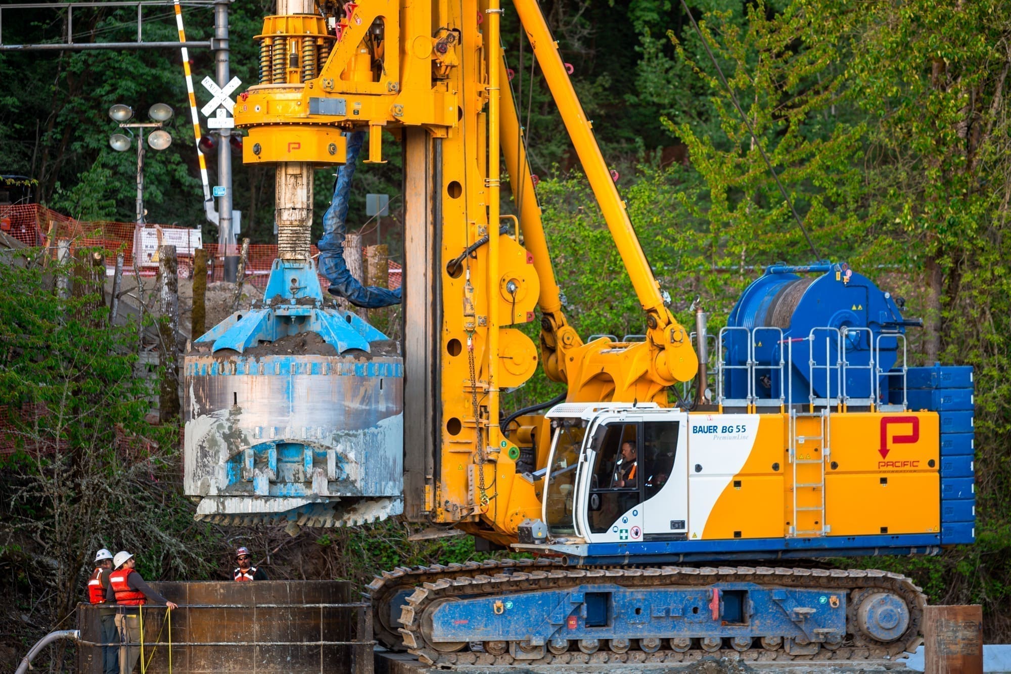 A Bauer BG-55 installs 10' diameter drilled shafts at the River S Bridge project in Ridgefield, WA